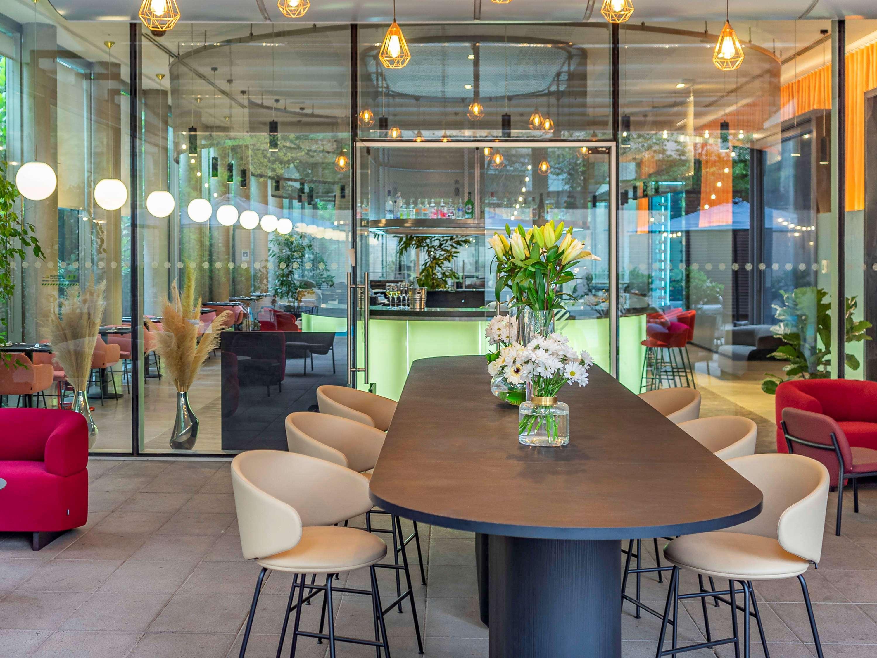 Pullman Santiago Vitacura ภายนอก รูปภาพ The lounge at the airport
