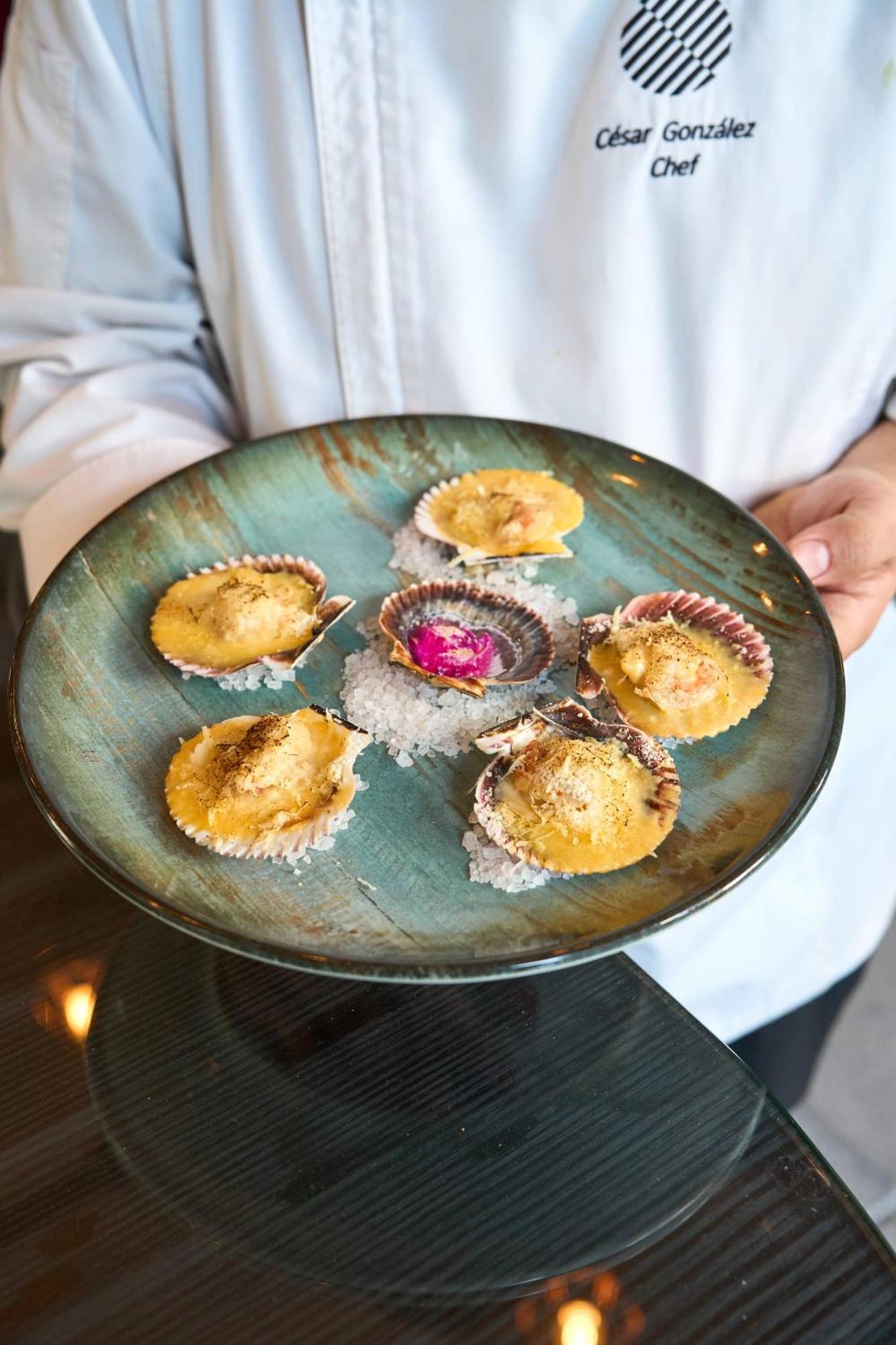 Pullman Santiago Vitacura ภายนอก รูปภาพ A plate of cooked scallops