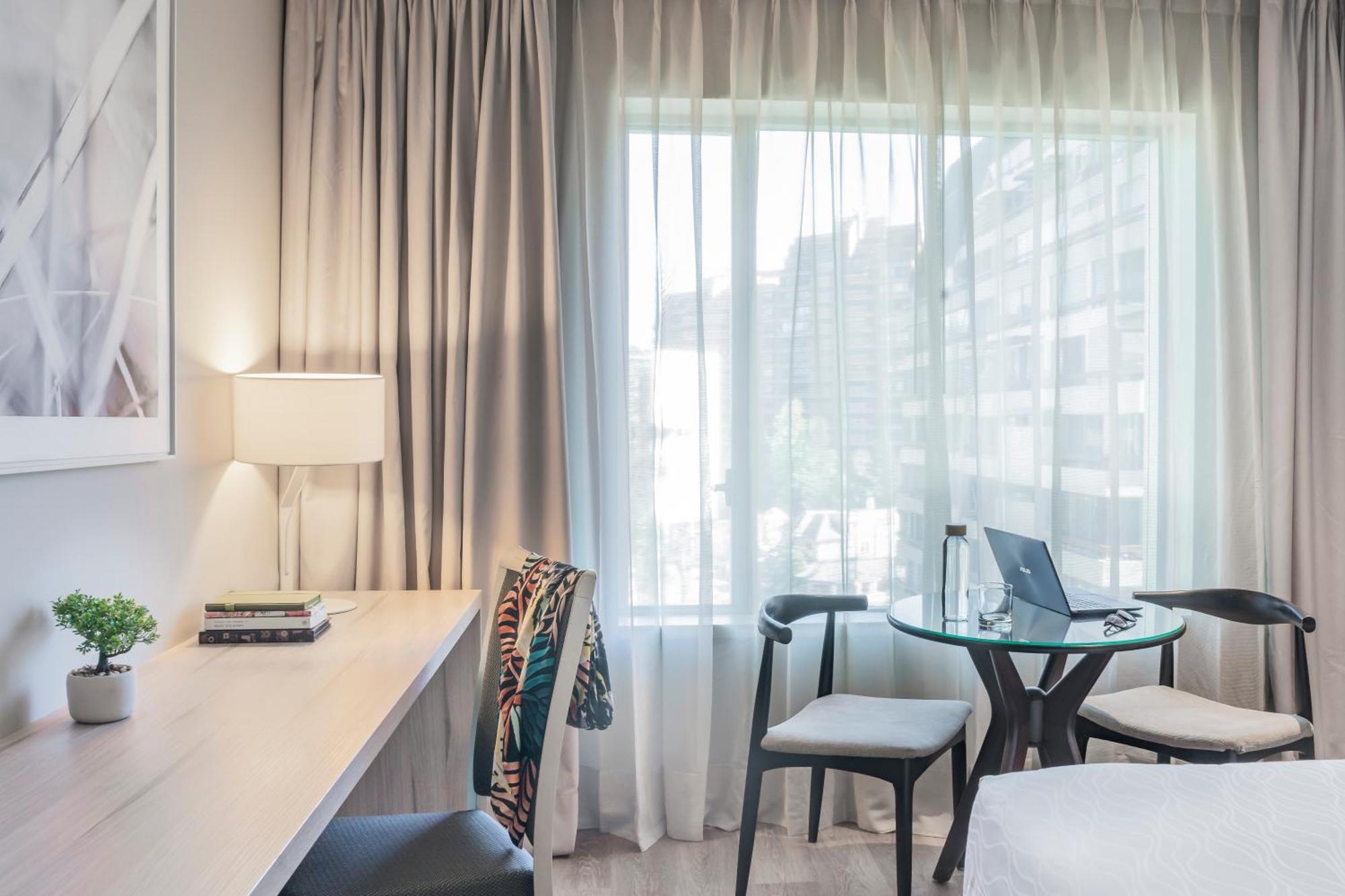 Pullman Santiago Vitacura ภายนอก รูปภาพ A room at the hotel