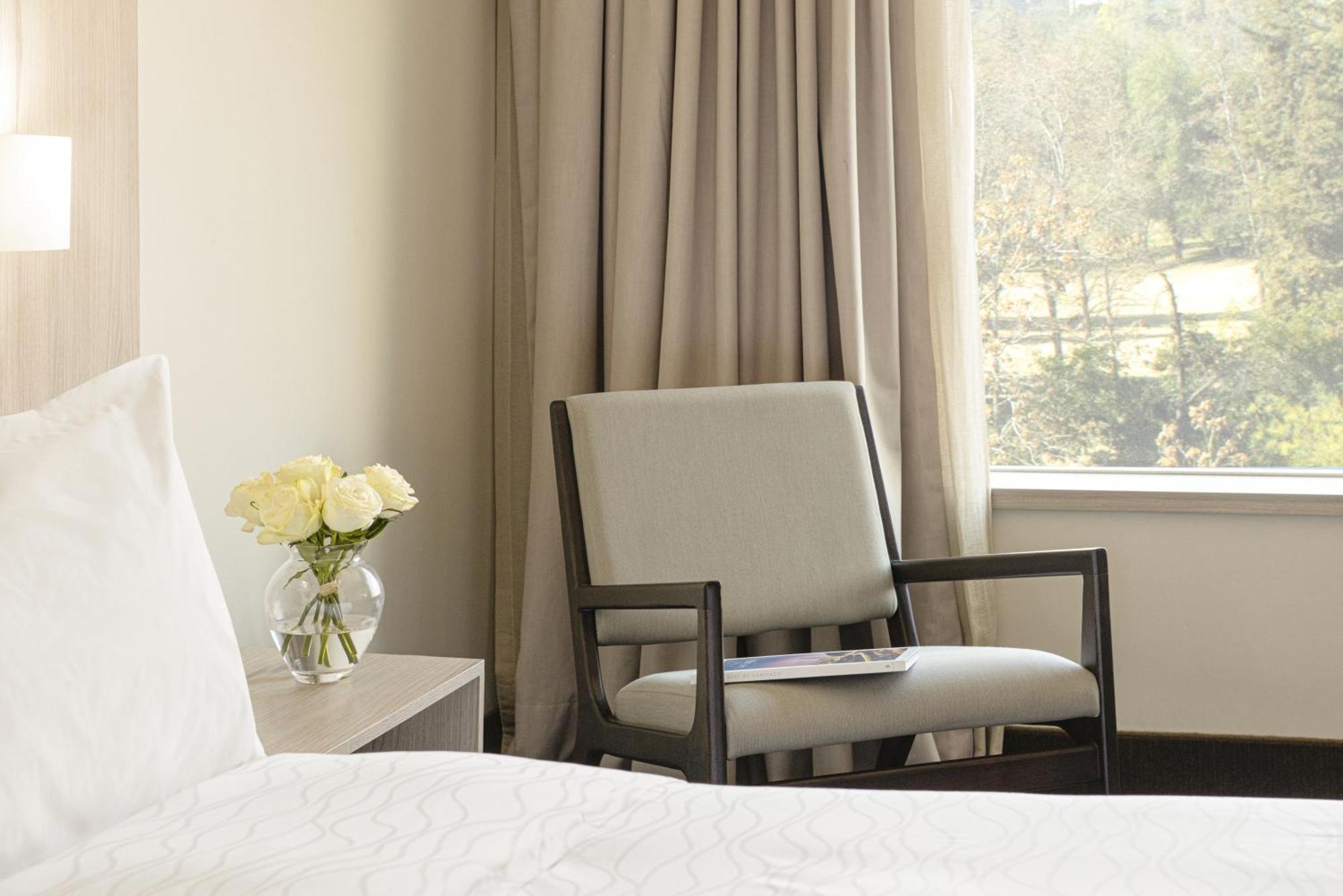 Pullman Santiago Vitacura ภายนอก รูปภาพ A guest room at the Hotel